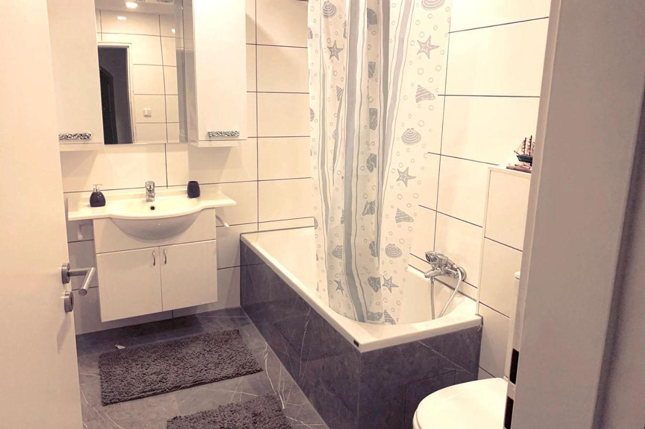 3 Bedroom Apartment In לברקוסן מראה חיצוני תמונה